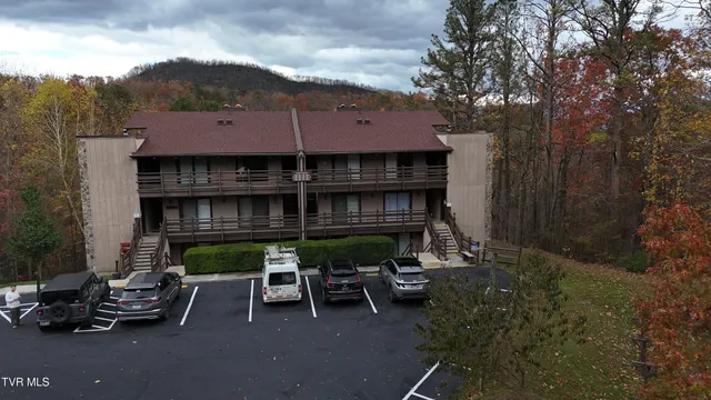 $179,900 | 1081 Cove Road, Unit 1033, Sevierville, TN 37876