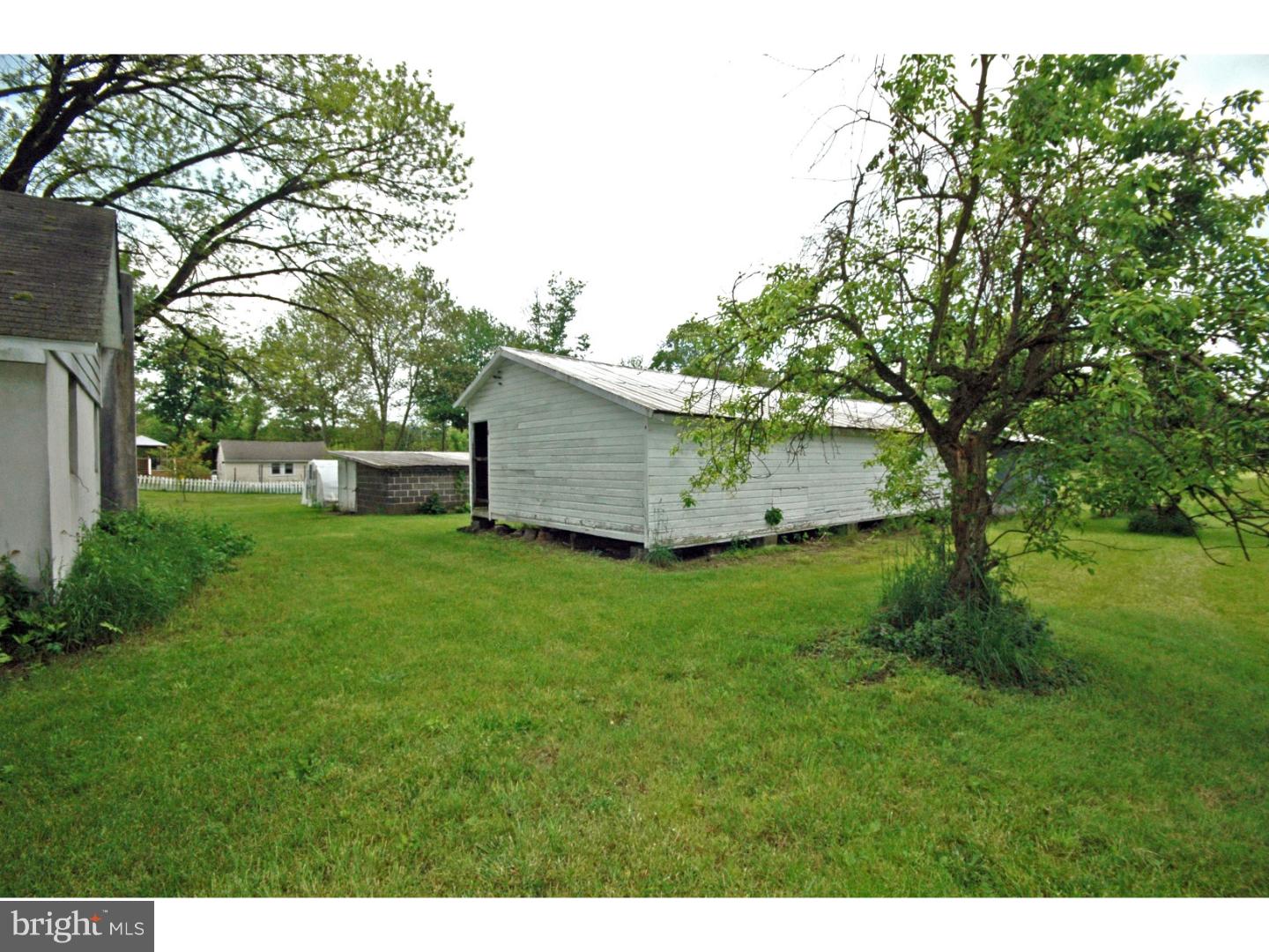 4211 Bridgeboro Road Moorestown, NJ 08057 - Photo 5 of 25 a view of a backyard with a garden