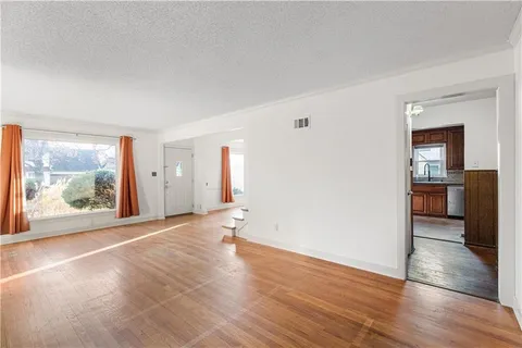 $325,000 | 416 East 81st Street, Kansas City, MO 64131