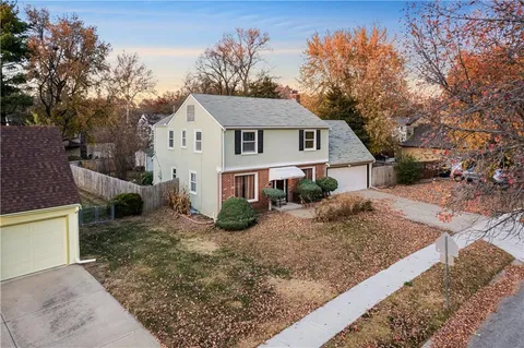 $325,000 | 416 East 81st Street, Kansas City, MO 64131