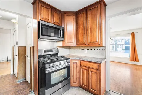 $325,000 | 416 East 81st Street, Kansas City, MO 64131