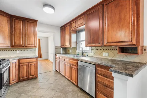 $325,000 | 416 East 81st Street, Kansas City, MO 64131