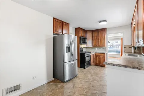 $325,000 | 416 East 81st Street, Kansas City, MO 64131