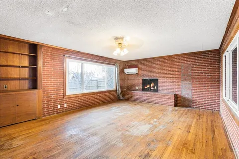 $325,000 | 416 East 81st Street, Kansas City, MO 64131