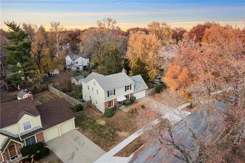 $325,000 | 416 East 81st Street, Kansas City, MO 64131