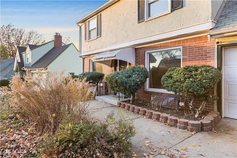 $325,000 | 416 East 81st Street, Kansas City, MO 64131
