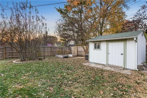 $325,000 | 416 East 81st Street, Kansas City, MO 64131