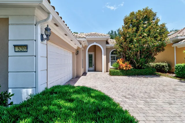 $434,900 | 5209 Eleuthra Circle, Vero Beach, FL 32967