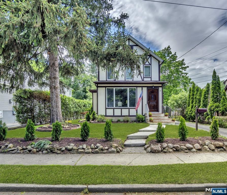 77 Myrtle Avenue Allendale, NJ 07401 - Photo 2 of 31