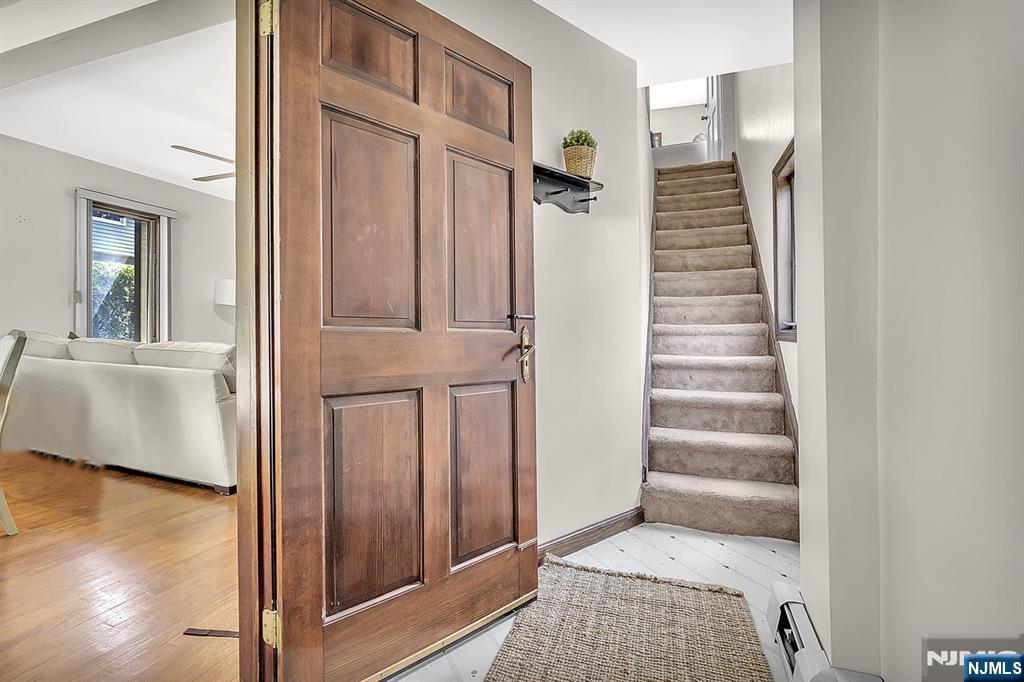 77 Myrtle Avenue Allendale, NJ 07401 - Photo 4 of 31