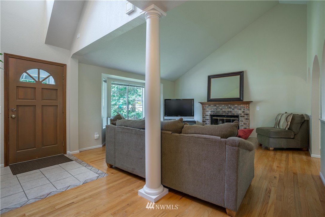 16617 3rd Drive Southeast Bothell, WA 98012 - Photo 3 of 23 Gallery Image 3