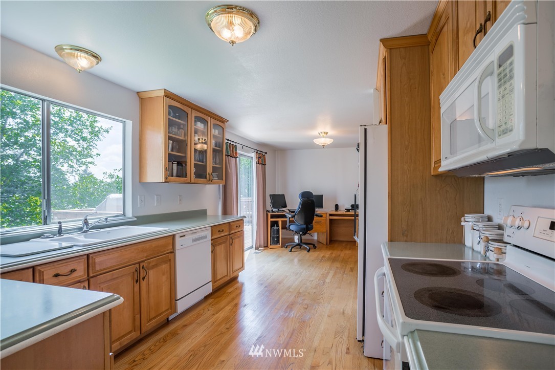 16617 3rd Drive Southeast Bothell, WA 98012 - Photo 8 of 23 Gallery Image 8