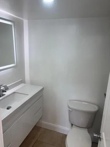 $2,600 | 800 Parkview Drive, Unit 714, Hallandale Beach, FL 33009