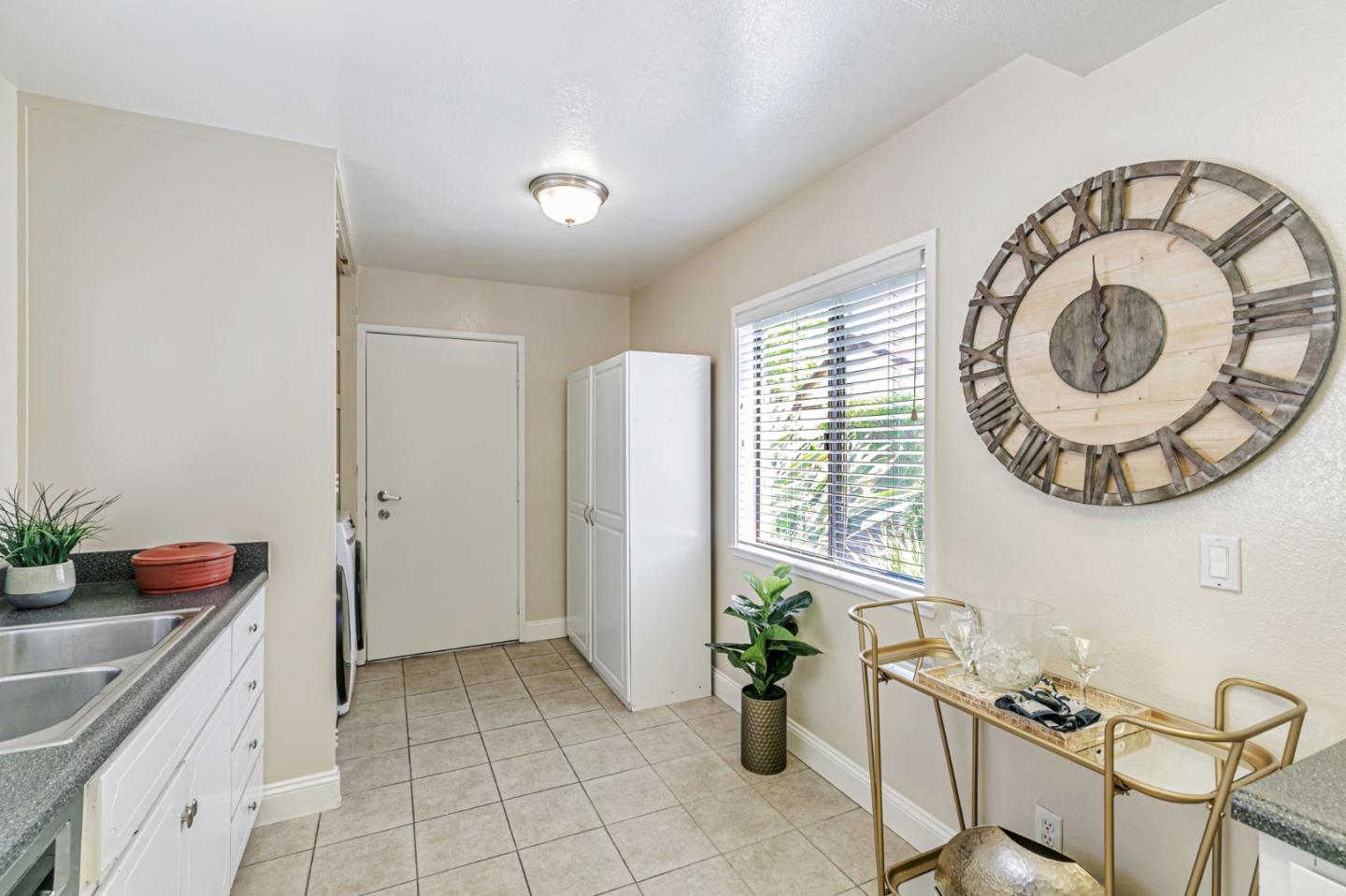 6200 Gerdts Drive San Jose, CA 95135 - Photo 22 of 39 a view of an entryway with sitting area