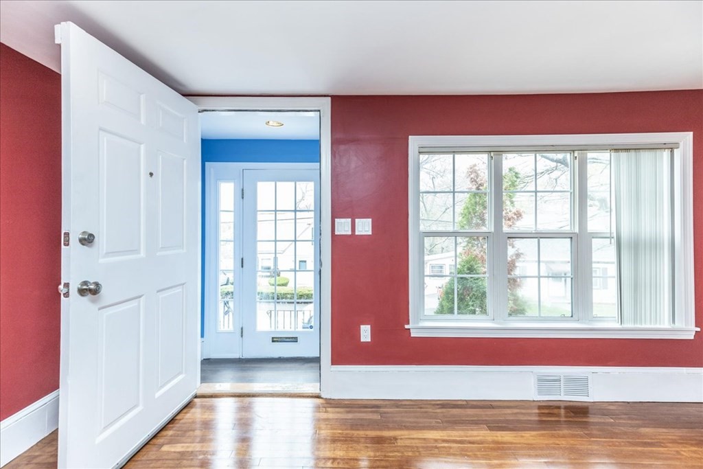 151 Walker Road Swampscott, MA 01907 - Photo 4 of 34 Gallery Image 4