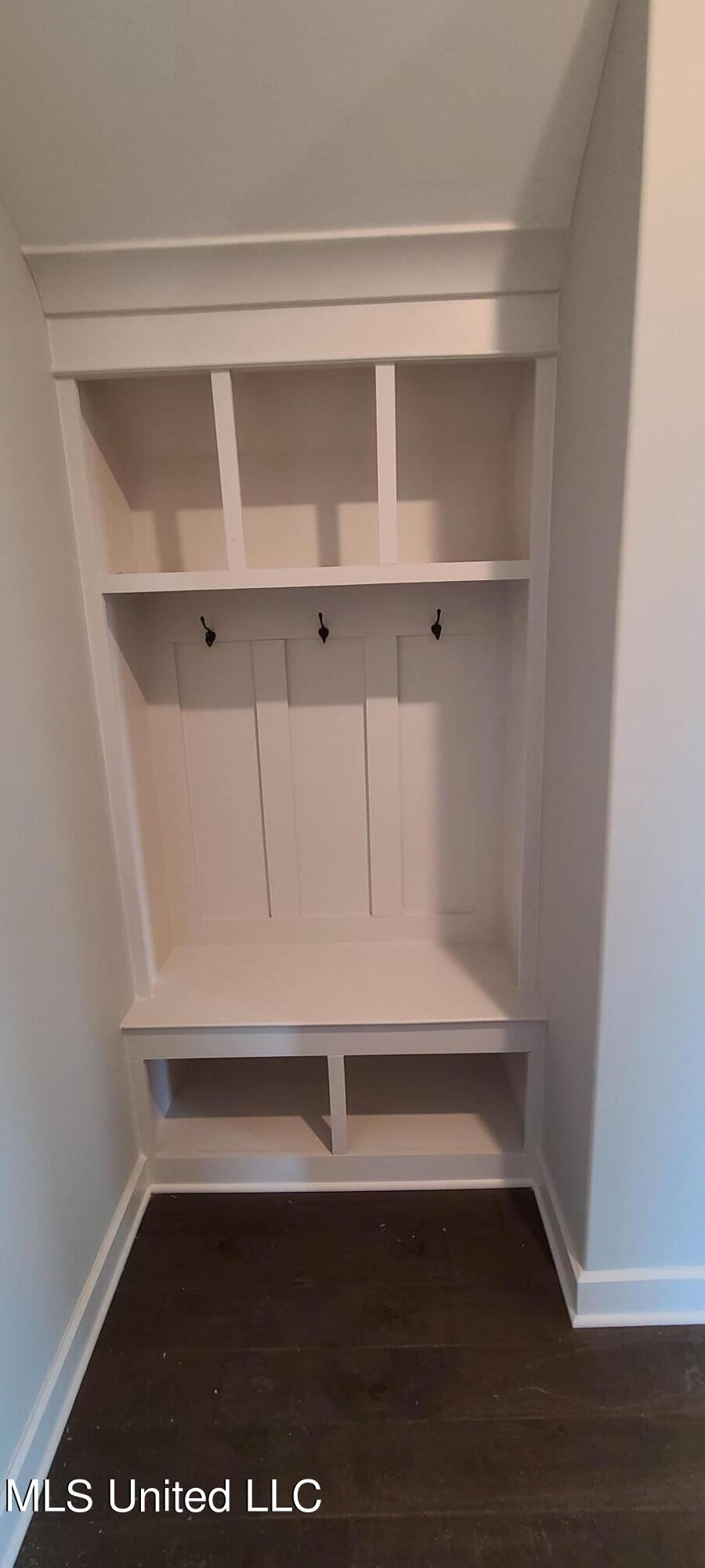 448 Ruskin Loop Hernando, MS 38632 - Photo 13 of 32 Cubbies