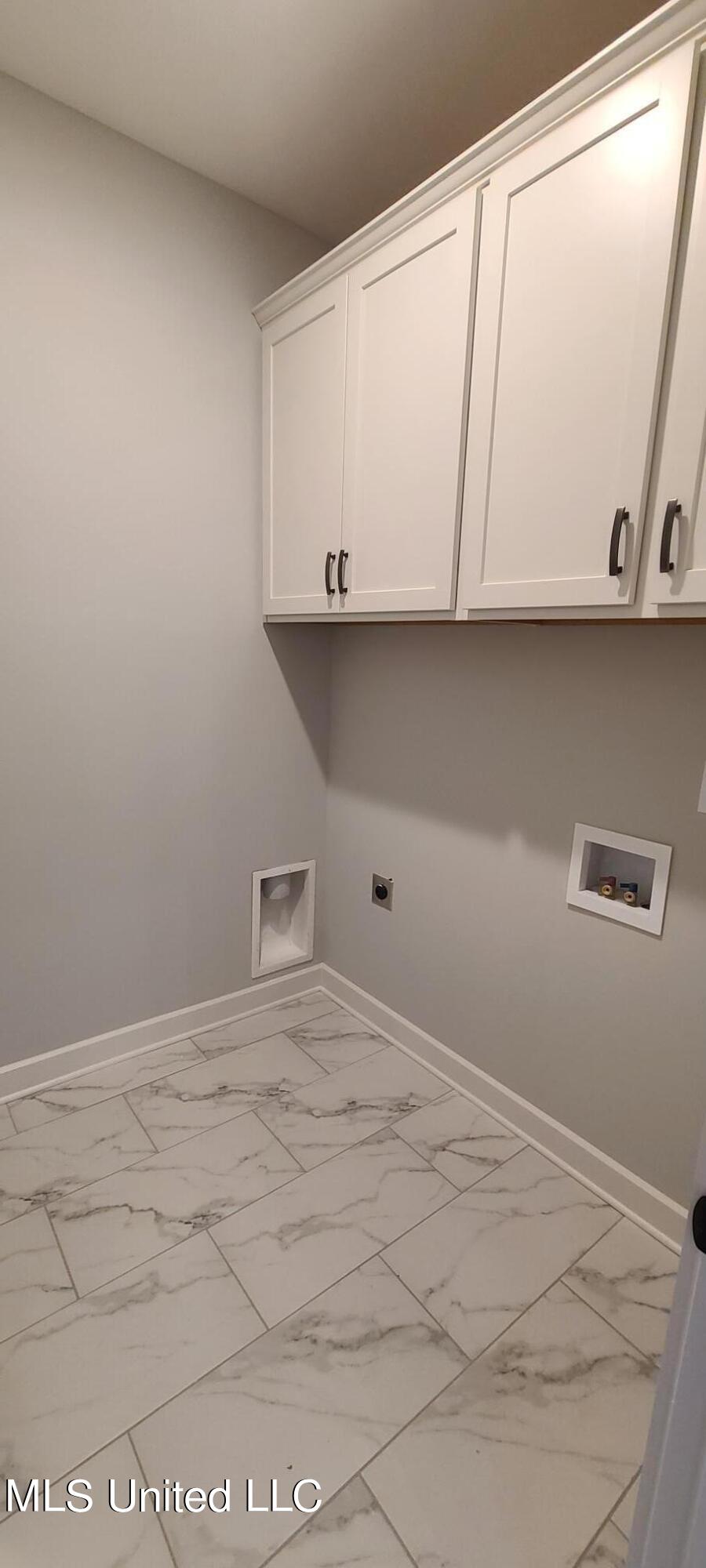 448 Ruskin Loop Hernando, MS 38632 - Photo 14 of 32 Laundry Rm