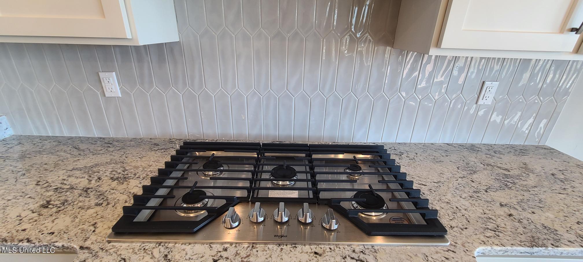 448 Ruskin Loop Hernando, MS 38632 - Photo 7 of 32 Gas Cooktop