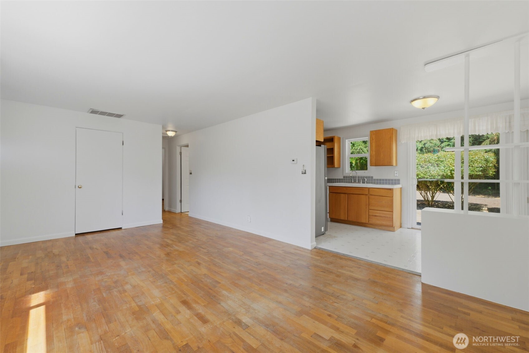 842 Southwest 305th Street Federal Way, WA 98023 - Photo 11 of 35