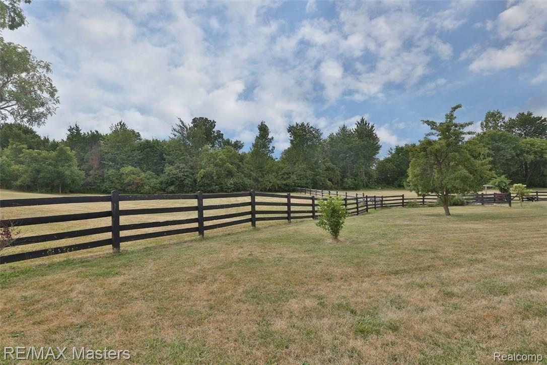 13770 Exeter Road Carleton, MI 48117 - Photo 17 of 27 2B8A5255 copy.jpg