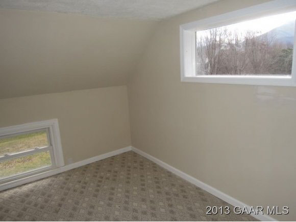 428 Beech Grove Road Roseland, VA 22967 - Photo 10 of 18 an empty room with a window