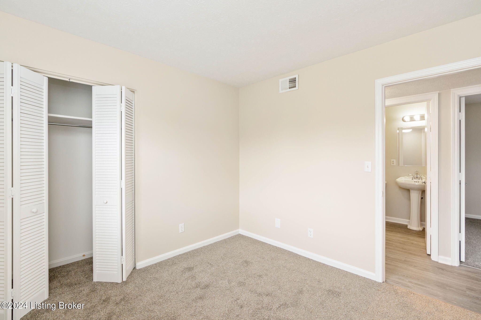 11209 Torrington Road Louisville, KY 40272 - Photo 31 of 32 11209 Torrington Rd-31