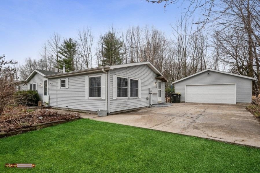 10260 Baldwin Road Bridgman, MI 49106 - Photo 12 of 14 12_10260Baldwinrd_58_SideView_LowRes
