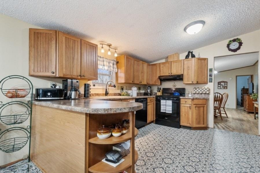 10260 Baldwin Road Bridgman, MI 49106 - Photo 3 of 14 03_10260Baldwinrd_5_Kitchen_LowRes