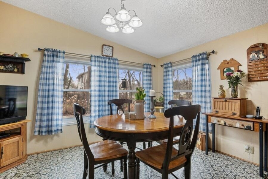 10260 Baldwin Road Bridgman, MI 49106 - Photo 5 of 14 05_10260Baldwinrd_2_DiningRoom_LowRes