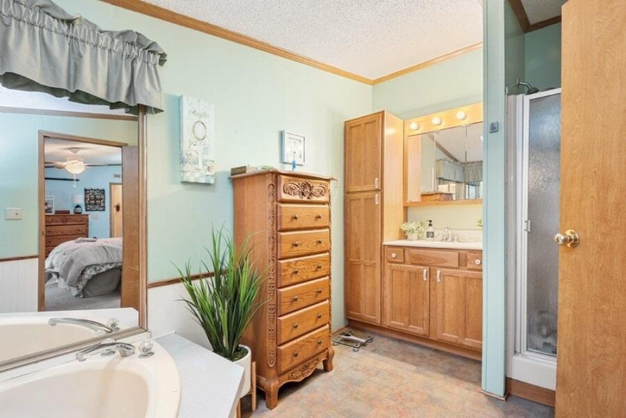 10260 Baldwin Road Bridgman, MI 49106 - Photo 9 of 14 09_10260Baldwinrd_13_PrimaryBathroom_Low