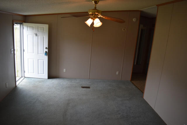 3525 Pinewood Road Sumter, SC 29154 - Photo 8 of 20 DSC_0021