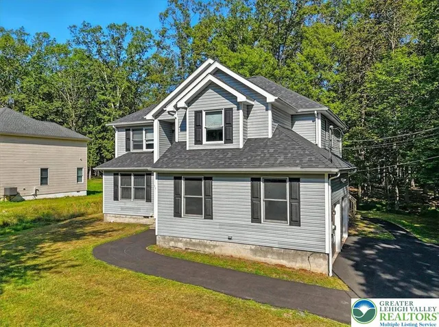 $475,000 | 190 Sandlewood Drive, East Stroudsburg, PA 18301