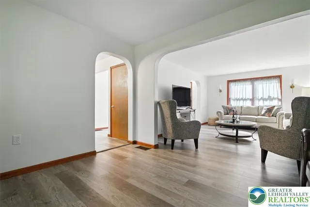 $475,000 | 190 Sandlewood Drive, East Stroudsburg, PA 18301