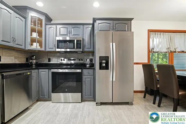 $475,000 | 190 Sandlewood Drive, East Stroudsburg, PA 18301