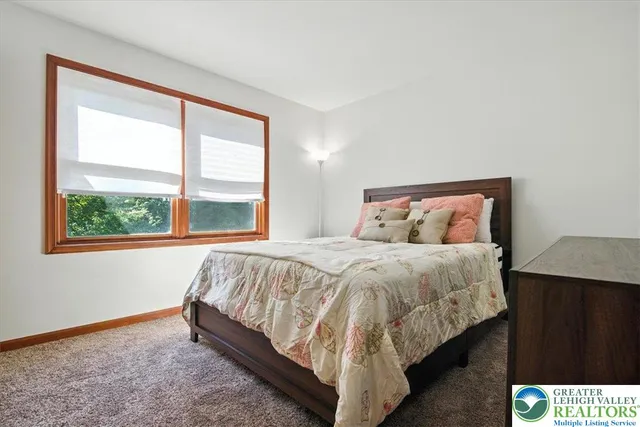 $475,000 | 190 Sandlewood Drive, East Stroudsburg, PA 18301