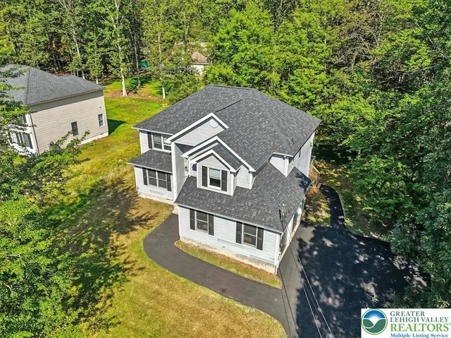 $475,000 | 190 Sandlewood Drive, East Stroudsburg, PA 18301