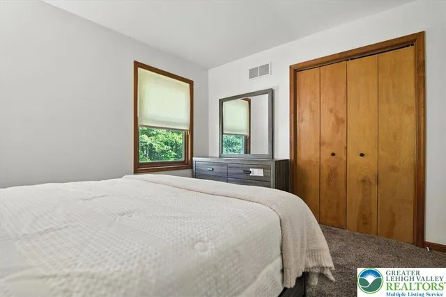 $475,000 | 190 Sandlewood Drive, East Stroudsburg, PA 18301