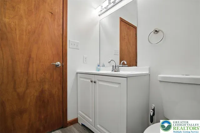 $475,000 | 190 Sandlewood Drive, East Stroudsburg, PA 18301