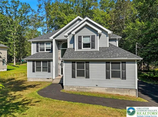 $475,000 | 190 Sandlewood Drive, East Stroudsburg, PA 18301