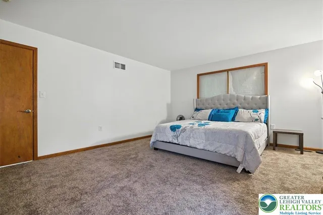 $475,000 | 190 Sandlewood Drive, East Stroudsburg, PA 18301