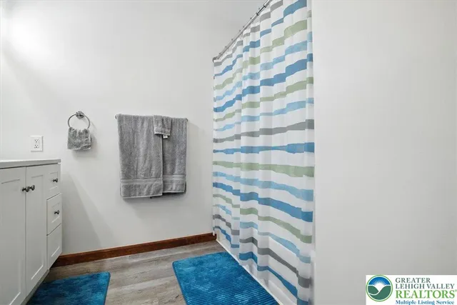 $475,000 | 190 Sandlewood Drive, East Stroudsburg, PA 18301