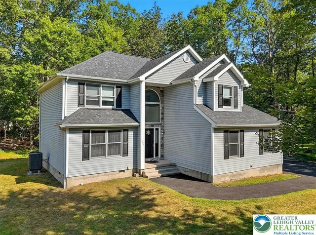 $475,000 | 190 Sandlewood Drive, East Stroudsburg, PA 18301