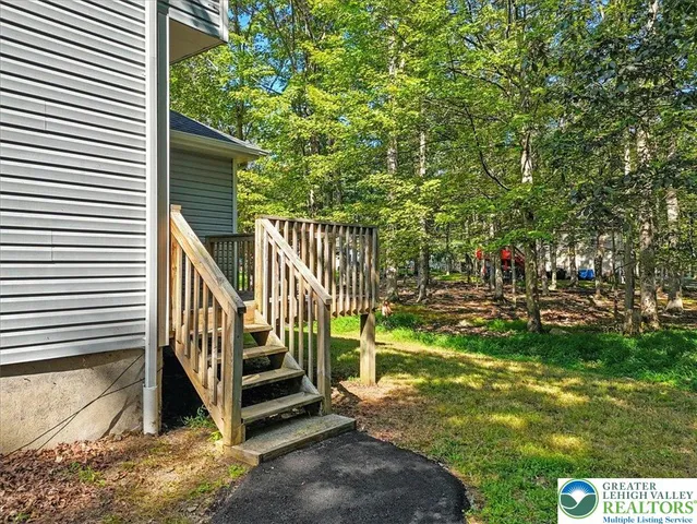 $475,000 | 190 Sandlewood Drive, East Stroudsburg, PA 18301