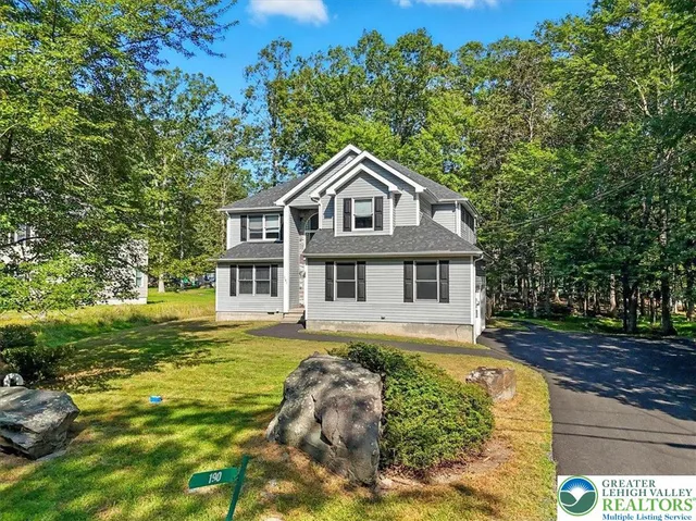 $475,000 | 190 Sandlewood Drive, East Stroudsburg, PA 18301