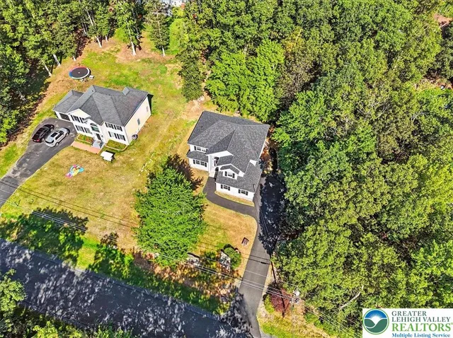 $475,000 | 190 Sandlewood Drive, East Stroudsburg, PA 18301