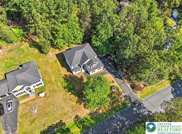 $475,000 | 190 Sandlewood Drive, East Stroudsburg, PA 18301