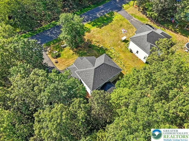 $475,000 | 190 Sandlewood Drive, East Stroudsburg, PA 18301