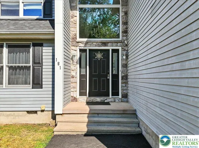 $475,000 | 190 Sandlewood Drive, East Stroudsburg, PA 18301