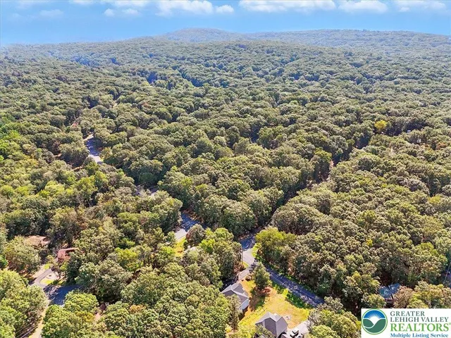 $475,000 | 190 Sandlewood Drive, East Stroudsburg, PA 18301