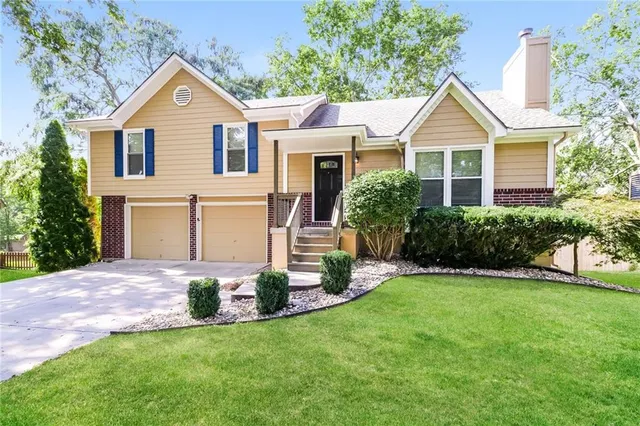 $2,560 | 1321 Northeast Quail Walk Drive, Blue Springs, MO 64014